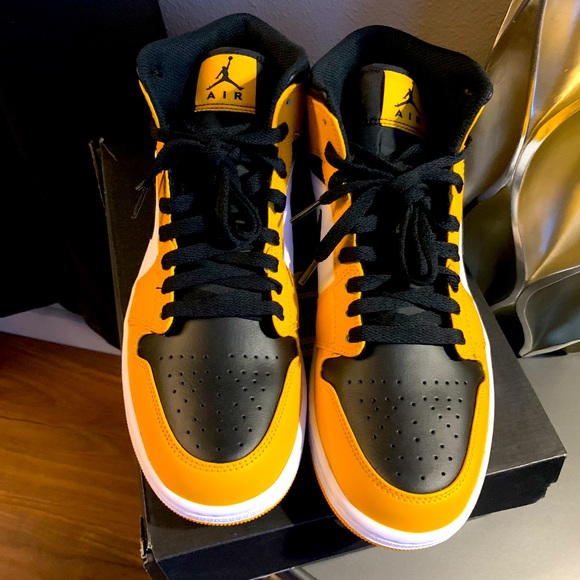 NIKE AIR JORDAN 1 MID Men’s size 10.5 Taxi/Black-White main image 6